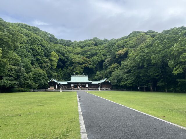 境内 参道から望む_静岡県護国神社