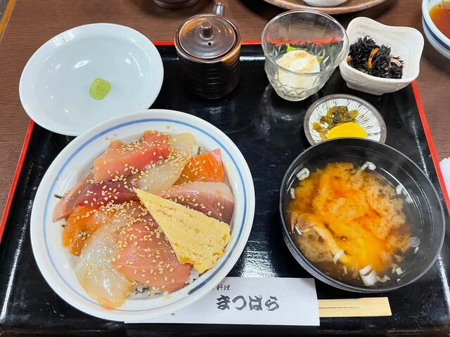 海鮮丼ランチ_さかな料理まつばら