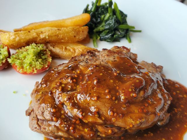 ちょっと他のテーブルの方が美味しそうだった。。。_ヒューイットリゾート那覇