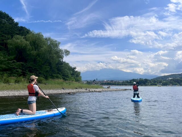 天気もよく、風も心地よかったです。疲れた足を湖の水に浸して癒すのが最高でした!_ADAY