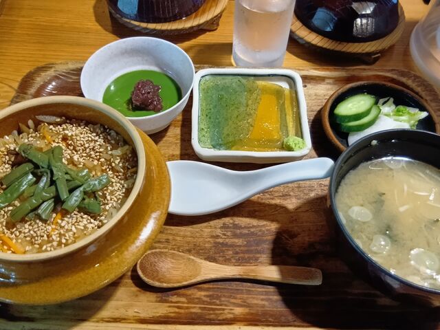 山菜おこわ釜飯_釜めし・なかい
