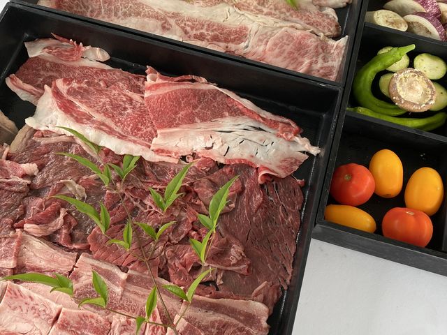 お肉もいっぱいです_アマンズガーデン直営BBQ場
