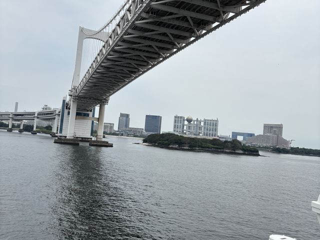 レインボーブリッジ下からの眺め_竹芝桟橋