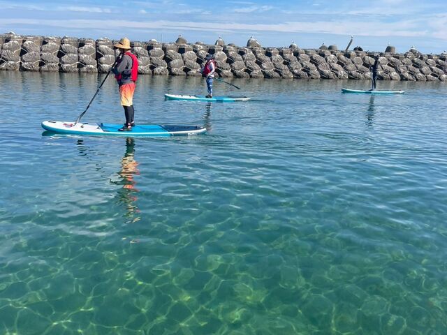 水の底まで見える綺麗な海。お魚も見えました!_コジプロ SUP体験
