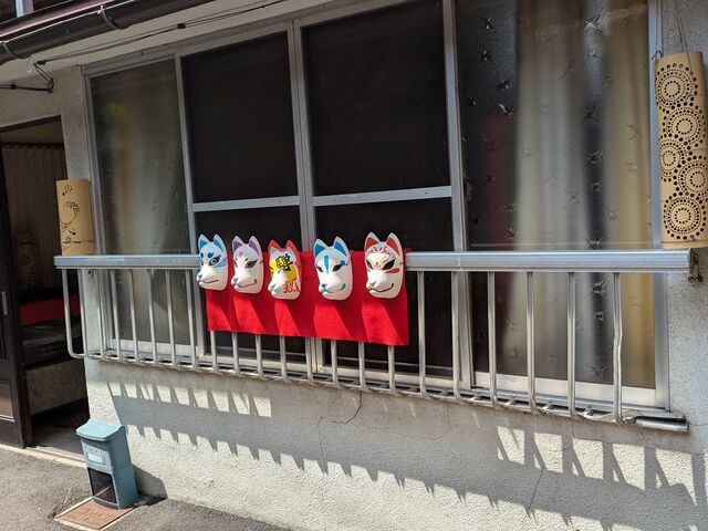 分かりやすく場所にありました!_狐面絵付け体験