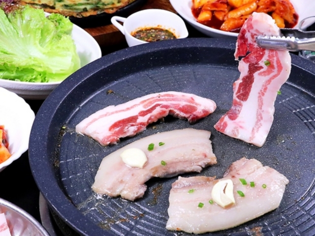 韓国料理 明洞 大分都町店の写真1