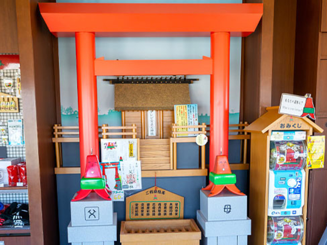 展望台にある「テレビ父さん神社」で参拝_さっぽろテレビ塔