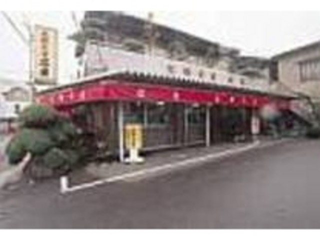 食事時になると広々とした店内はいっぱいに_広東 矢三本店