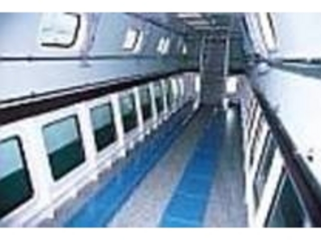 船室の窓から見る渦潮もダイナミック!_水中観潮船アクアエディ