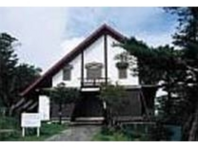 深い緑に映える「徳島県立県民の森資料館」_剣山県民の森