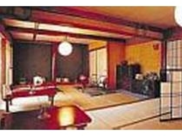 約19畳のお座敷を店舗に。懐かしい雰囲気_十割そば処 おに屋