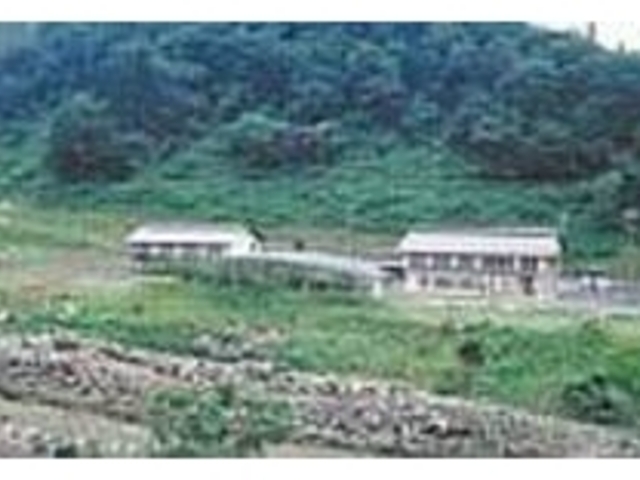 北野川沿いにあり、四季折々の景色が美しい_北野天満温泉 学問の湯