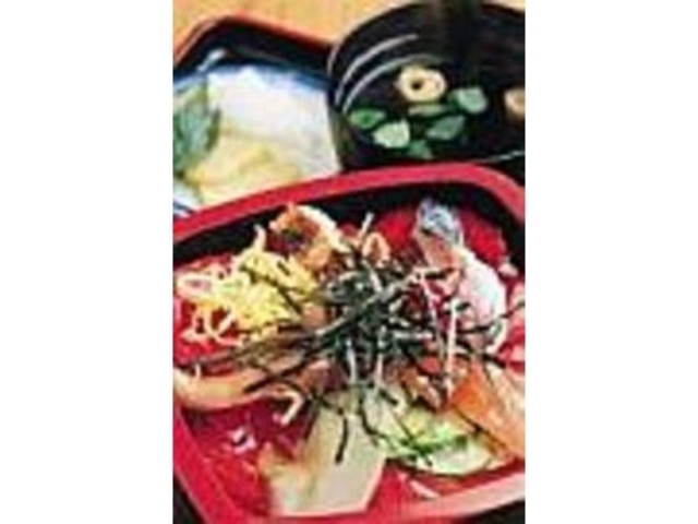 色鮮やかな『海女のてこねずし』が人気_プリンス
