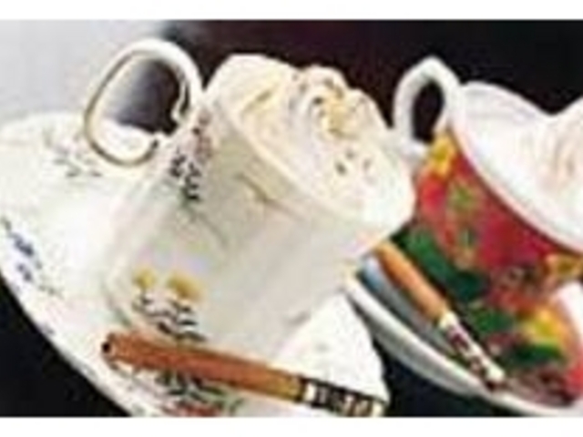 シナモンスティックを添えてどうぞ_カフェ・ド・ポアール