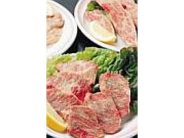 火力の強い炭火で豪快に焼き上げて食べる_七輪焼肉 炭や