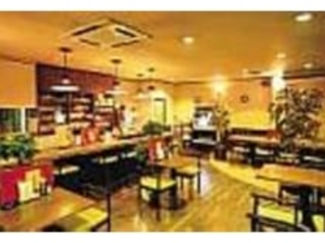 開放感のある店内からは鳥羽湾が見渡せる_カフェテラス オレンジ