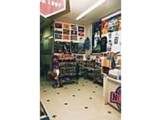 店内にはグッズも豊富に揃っている_長岡ドームスポーツスタジアム(バッティングスタジアム)