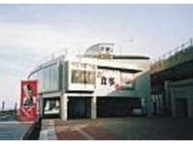 日本海に突き出すように建てられたお食事処_親不知お食事処 漁火