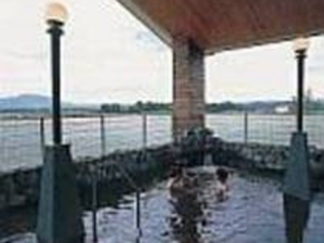 開放的な露天風呂で心からくつろげる_長峰温泉 ゆったりの郷