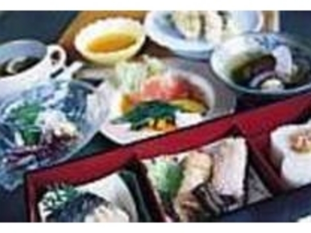 女性に人気のランチは料金もお手頃_活け簀炭火焼 いち囲