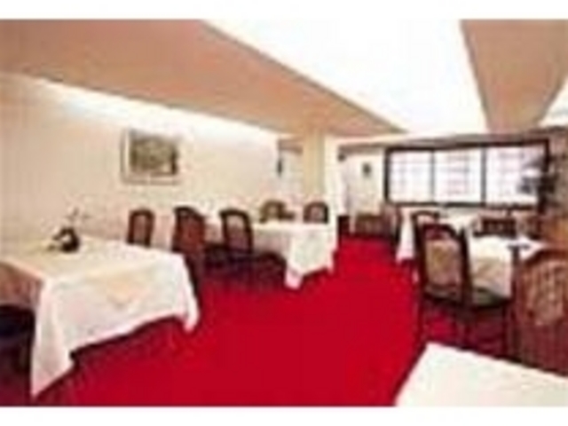 店内は伝統の味を食すのにピッタリの雰囲気_公会堂多賀