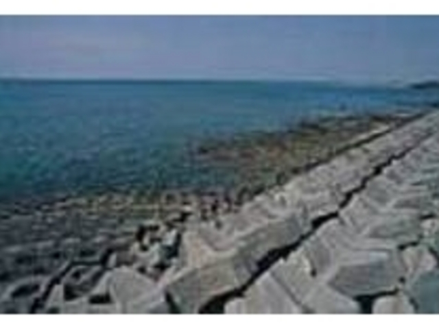 週末には多くの人で賑わいをみせる_水釜海岸