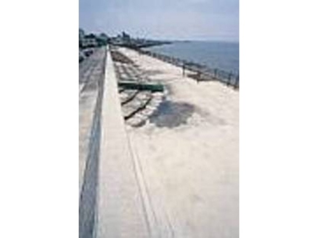 おだやかな海のそばでのんびりとランチでも_水釜海岸
