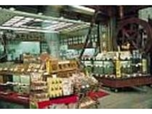 和菓子はもちろん天日干しの干物もぜひ_桜井商店