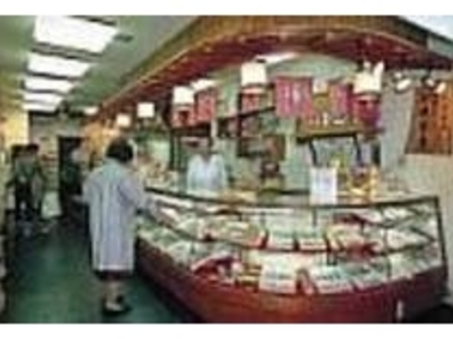 明るい店内で、楽しくお土産選びを_花月菓子店