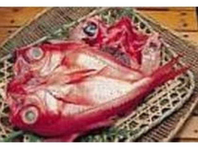見た目も色鮮やかな、金目鯛の干物_魚とや