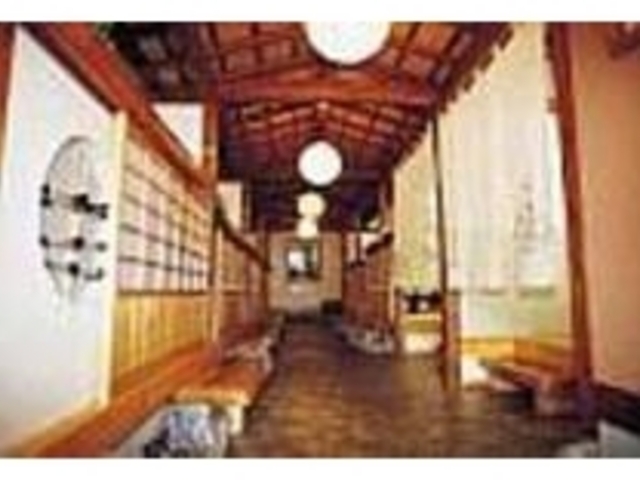 車椅子も自由に動けるゆったりとした店内_すし屋の金太楼