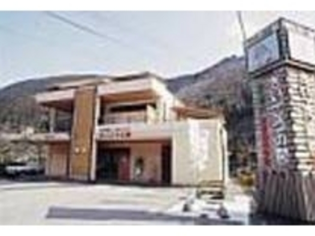 西郷村のみやげものが揃う。2階は和菓子屋_さいごうの関