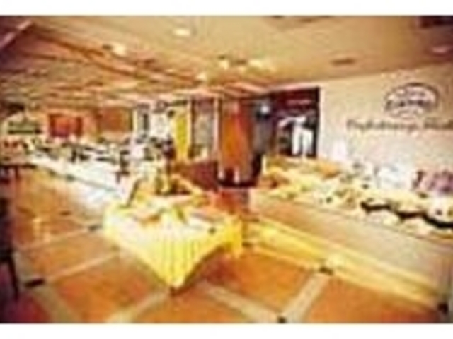 黄色がアクセントの店内、甘い香りが漂う_フェスティバロ