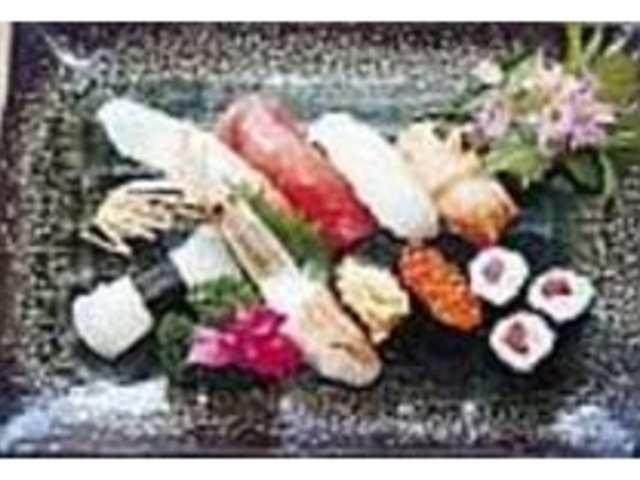 にぎり葵、シャリがかくれるほど大きなネタ_寿し和食 司