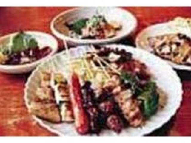 焼とりの他に一品料理もそろっている_焼とり 金七