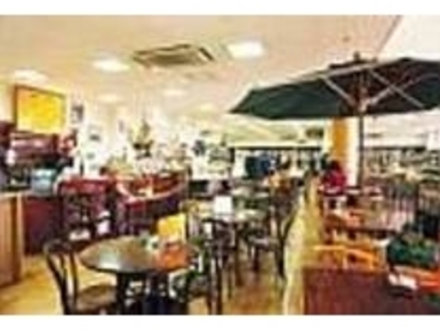 休憩は、喫茶スペース「シアトルプレス」で_らくだ書店 本店
