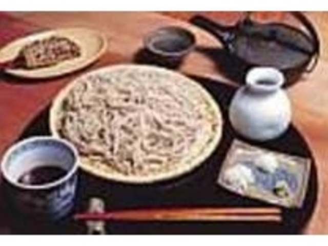 そばや焼き味噌を肴に地酒を飲むのもいい_そば処 さくら