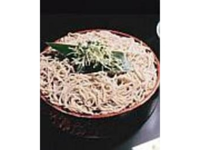 爽やかな辛さが食欲をそそる辛つゆそば_亀