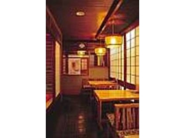 老舗らしい、しっとり落ち着いた店内_天ぷら 金万