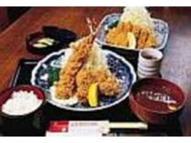 自慢のエビヒレ定食と幻豚ロースカツ定食_装食屋 3びきのこぶた