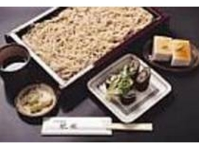籠家自慢のセイロ、磯揚げ、そば豆腐_籠家