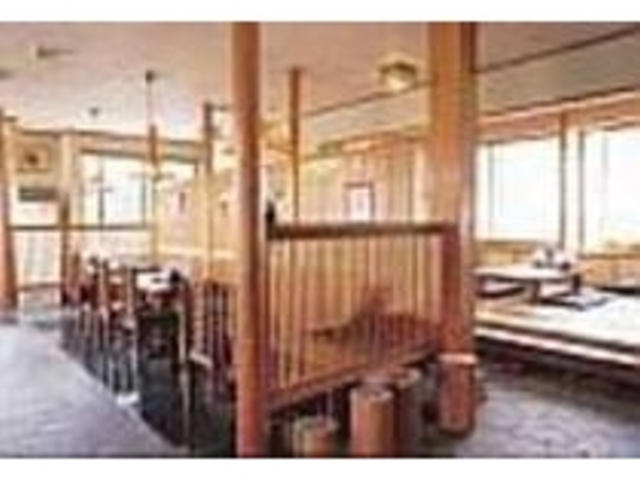 ゆっくりくつろげる、純和風の清潔な店内_籠家