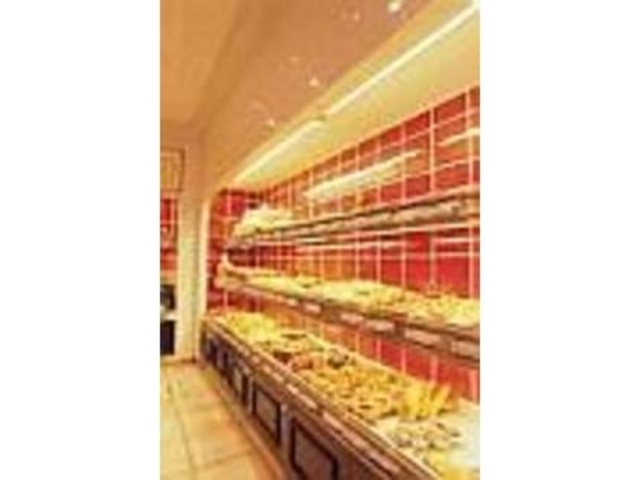 工房で焼き上げたものをすぐ店頭に並べる_GRANDIR下鴨
