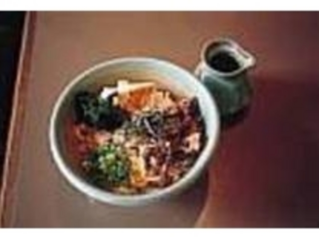 牛肉など具がたっぷり『スタミナぶっかけ』_ぶっかけうどん 大円