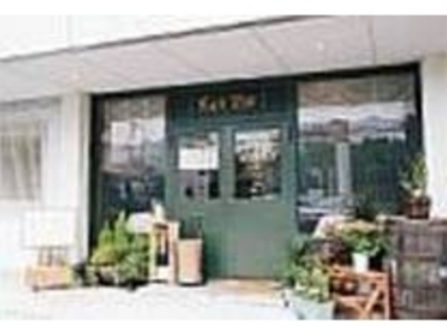横山展望台交差点近くにある、緑の扉が目印_小さな洋食屋さん カフェ ノワール
