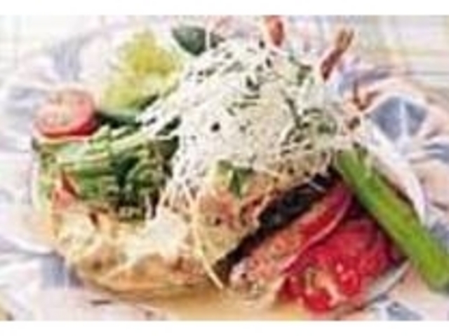 素材の味が活きた『オマール海老サラダ』_小さな洋食屋さん カフェ ノワール