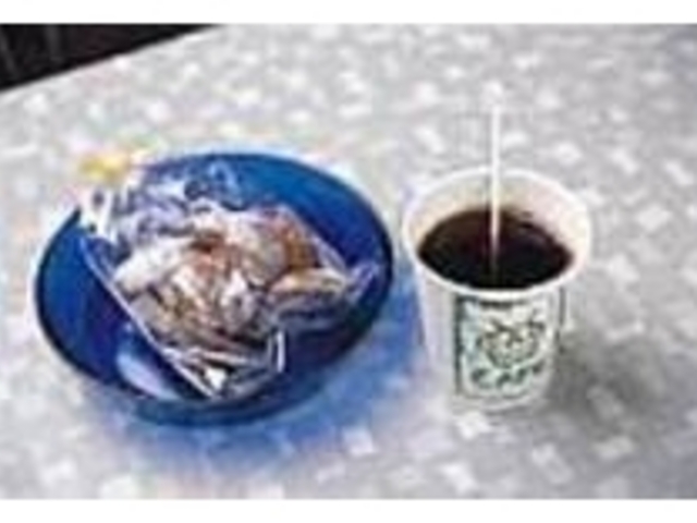 コーヒーとスタッフ手作りのクッキー_E.A.D 5号店cafe