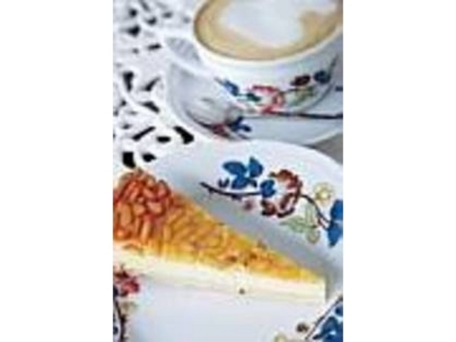 松の実のチーズタルトとカプチーノが人気_カフェ アンジェリ