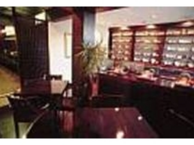 コーヒーカップがインテリアのアクセント_備屋珈琲店