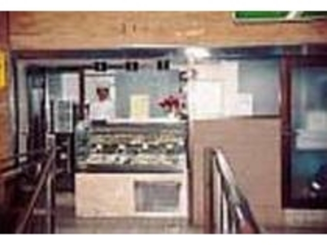 店はビル内の階段を上った2階の突きあたり_わっふる21